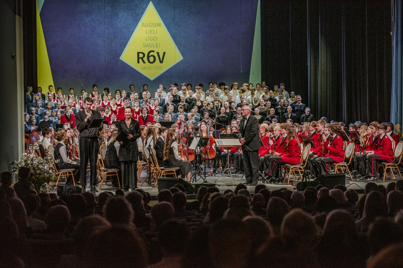 R6V 105jubileja-186